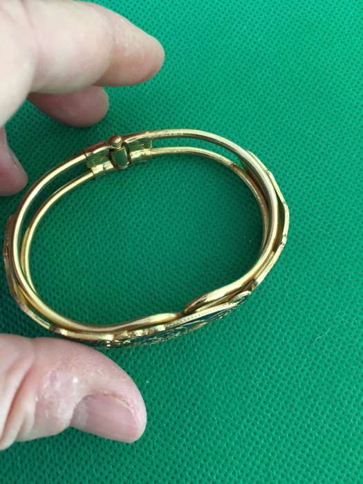 LOVELY CLOISONNE ENAMEL FLORAL BANGLE BRACELET - GOLD TONE