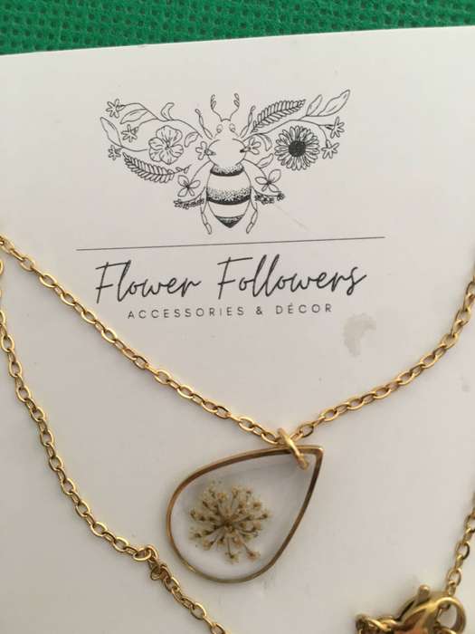 LOVELY FLOWER RESIN NECKLACE