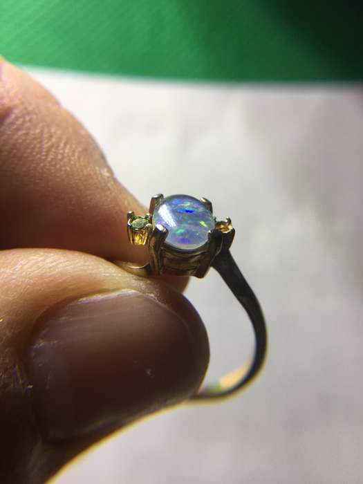 VINTAGE OPAL RING WITH ONE STONE MISSING -  SEE CARETS  ON INSIDE 14 KTS ESPO DIFFICULT TO SEE