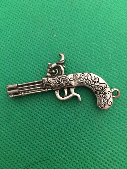 LOVELY FLINTLOCK PISTOL CHARM