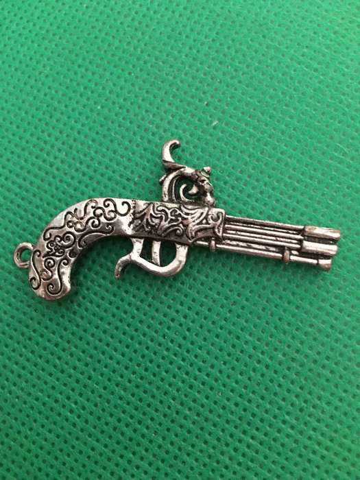 LOVELY FLINTLOCK PISTOL CHARM