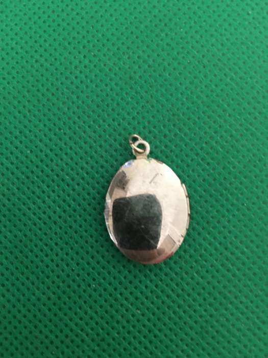 LOVELY LOCKET WHICH OPENS