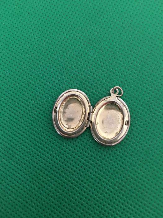 LOVELY LOCKET WHICH OPENS