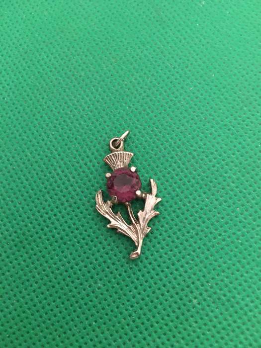 LOVELY VINTAGE  SCOTTISH  THISTLE BROOCH WITH STONE