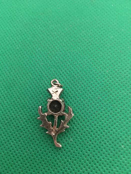 LOVELY VINTAGE  SCOTTISH  THISTLE BROOCH WITH STONE