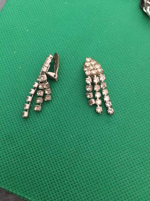 VINTAGE CRYSTAL DANGLY EARINGS