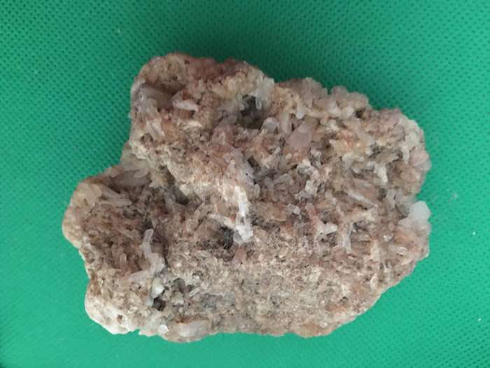 LOVELY QUARTZ SAND STONE ROCK