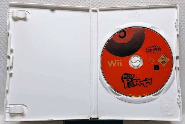 Nintendo Wii (Black & White) Console, games and HDMI Bundle