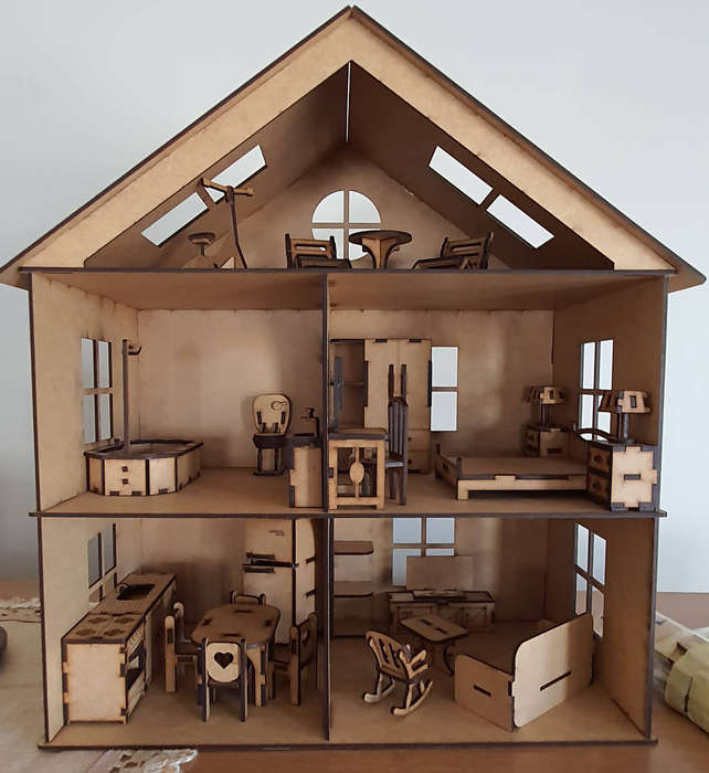 Dollhouse with furniture