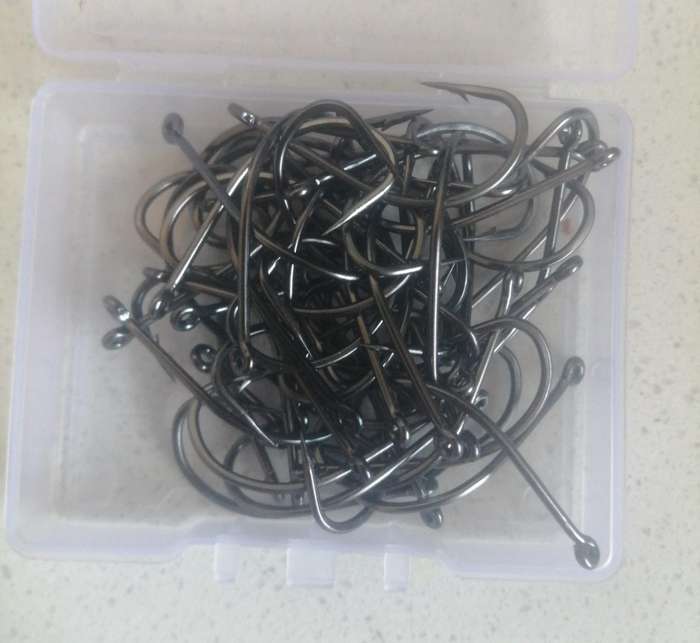 Box high Carbon steel fishing hooks, choose between 80pc size 15 or 70pc size 16