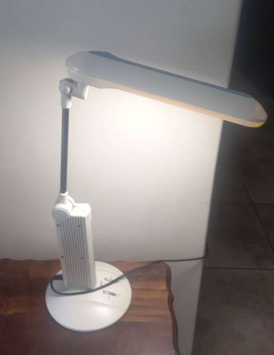 AKINA TABLE LAMP IN VERY GOOD WORKING CONDITION
