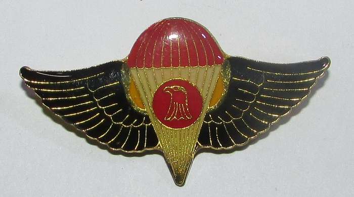 International - Iraqi Paratrooper Beret Badge Red on Black