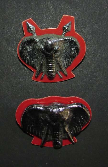 Homelands - Pair of Cap Badges