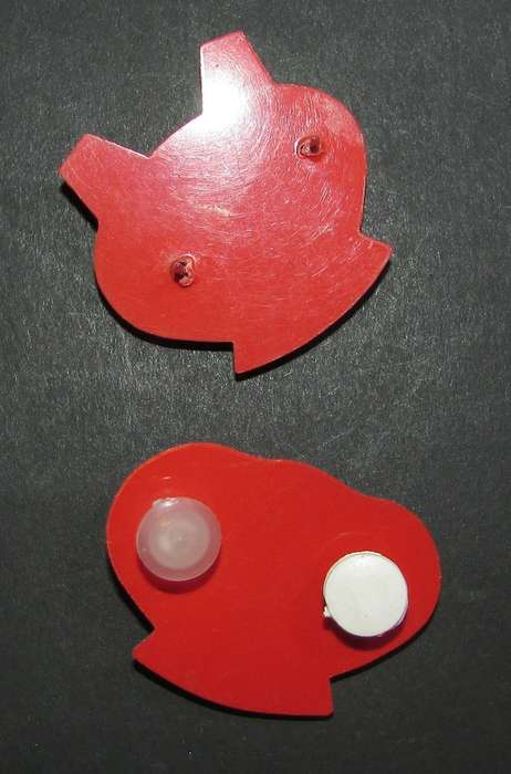 Homelands - Pair of Cap Badges