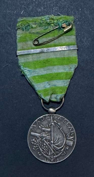 France - 2ND Madagascar Campaign Medal with 1895 Clasp