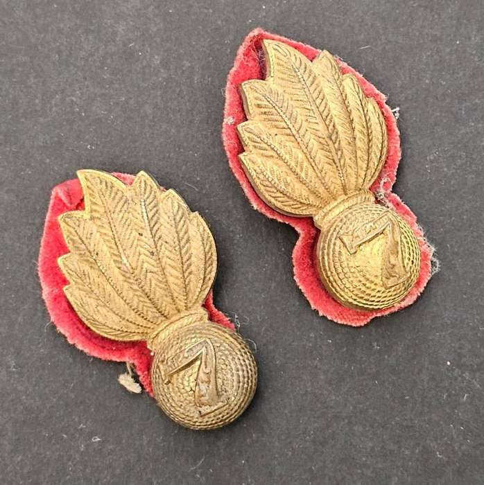 United Kingdom - 7th (City of London) Battalion London Regiment Cap/Collar Badges