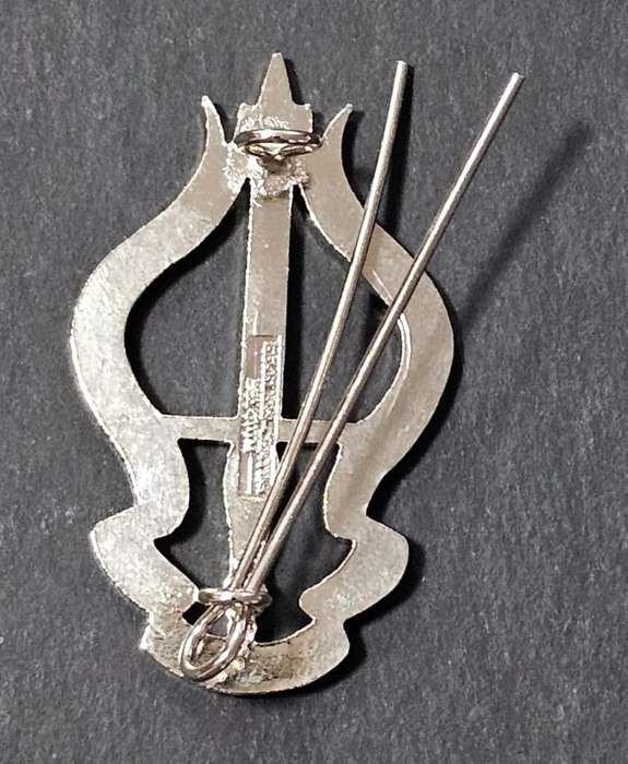Belgium Army Commando Cap Badge