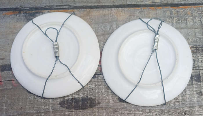 2 x Small vintage wall plates
