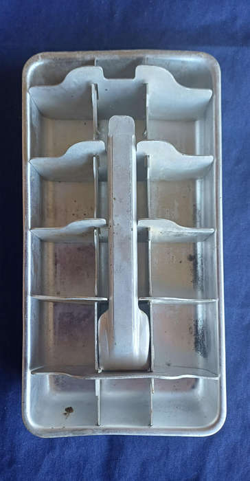 Vintage ice cube tray
