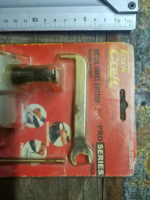 TORK CRAFT METAL SHEET CUTTER