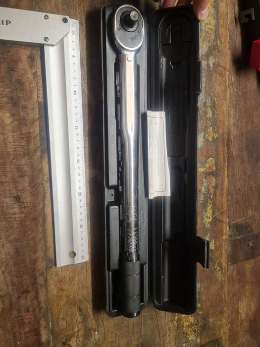 1/2 inch DRIVE ADJUSTABLE TORQUE WRENCH