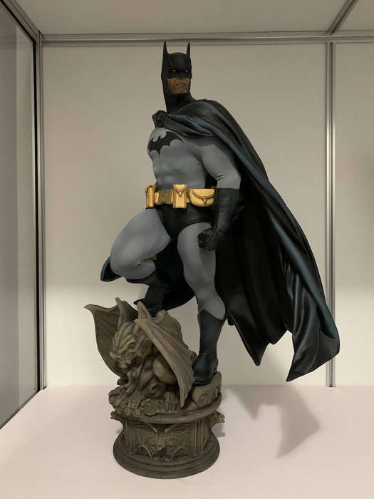 PRE-OWNED NEAR MINT. Sideshow Collectibles Batman Premium Format Figure 1/4 Scale Statue.