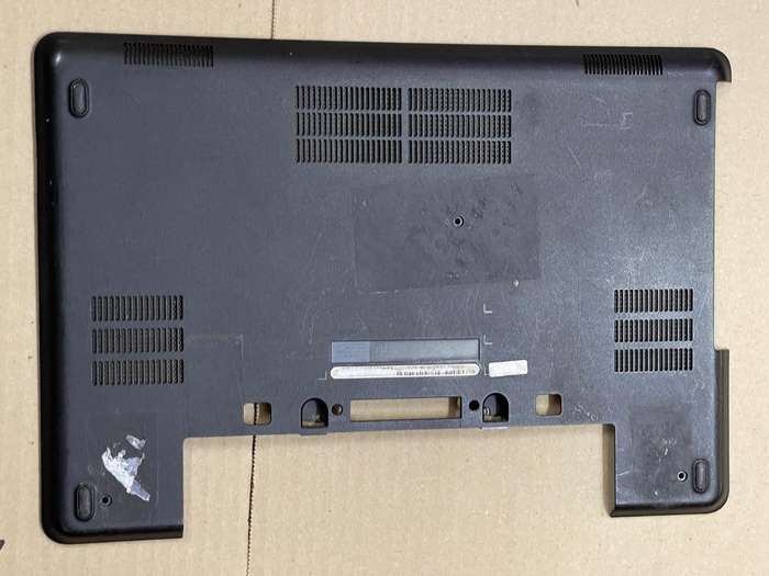 DELL LATITUDE E5440 Bottom cover