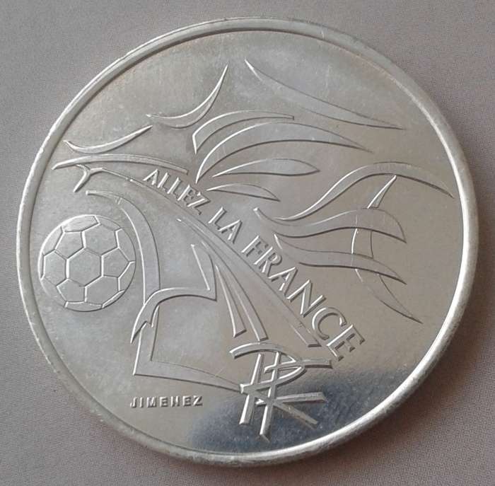 Scarce 2002 France brilliant uncirculated silver 1/4 Euro in box (World Cup Soccer)