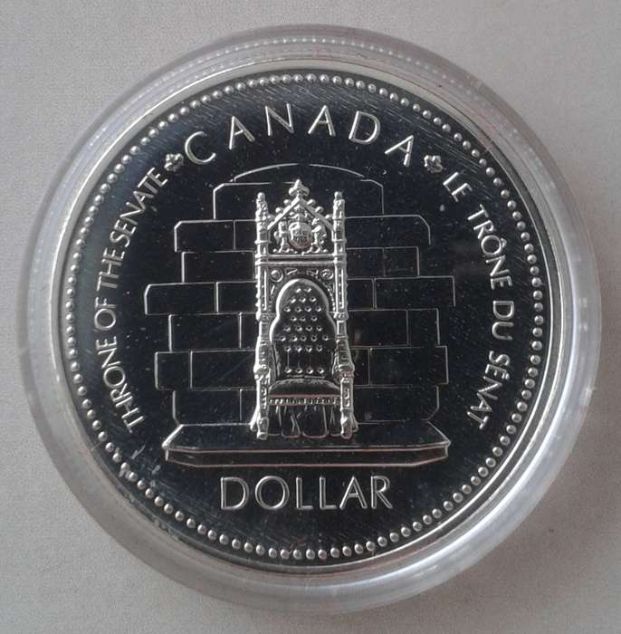 1977 Canada uncirculated silver dollar in case (Queen Elizabeth silver jubilee)