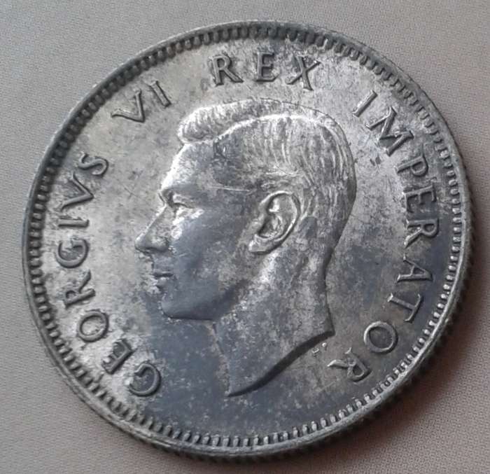 1941 Union silver shilling with XF details