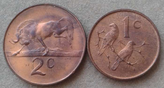 Uncirculated 1967 English 2c and 1c set