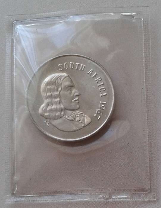 Uncirculated 1967 English nickel 5c
