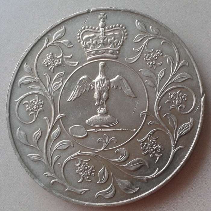 1977 Elizabeth silver jubilee nickel crown