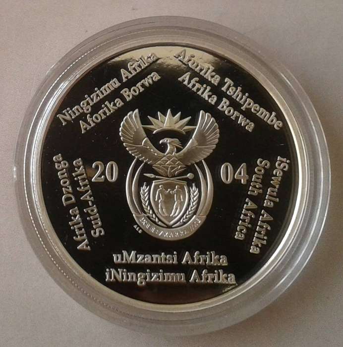 Nice 2004 Owls proof 1oz silver R2 in box with certificate (mintage: 845)