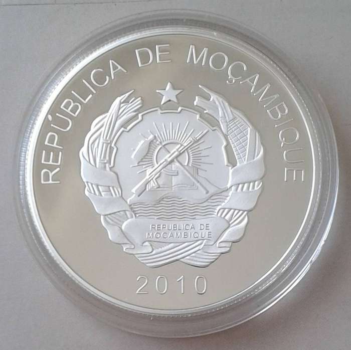 2010 Mozambique -Chicago Aqua Tower- USA silver plated proof medal (Mega Towers) 50mm