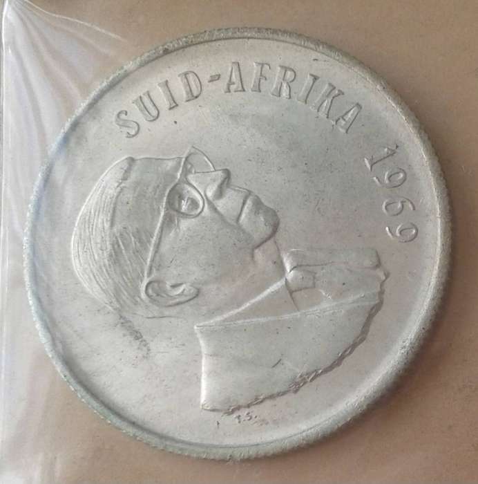 Nice 1969 Afrikaans uncirculated Mint pack incl.silver R1 (mintage: 7500)