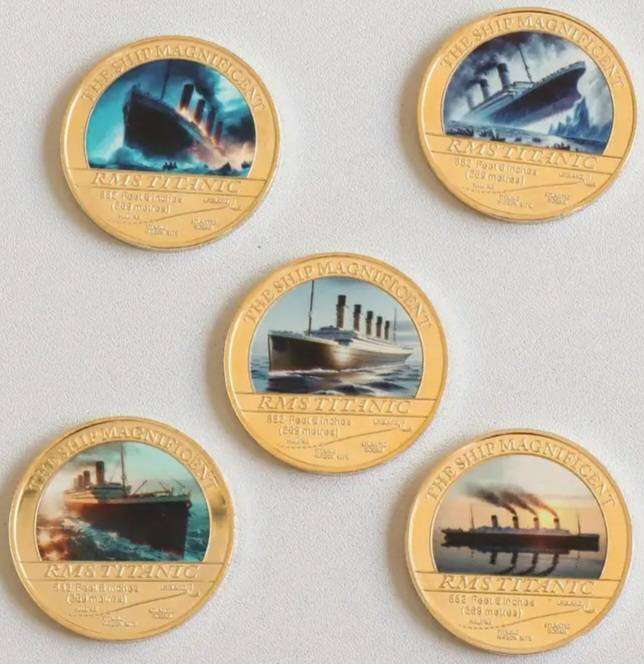 5 Piece Titanic commemorative novelty coin set in velvet bag (40mm)