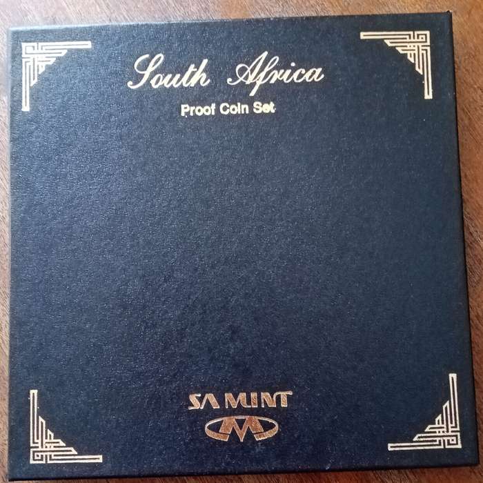 2004 Republic proof set in box (mintage: 1935).