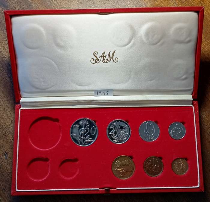 Partial 1975 proof set in red box (50c-1/2c)