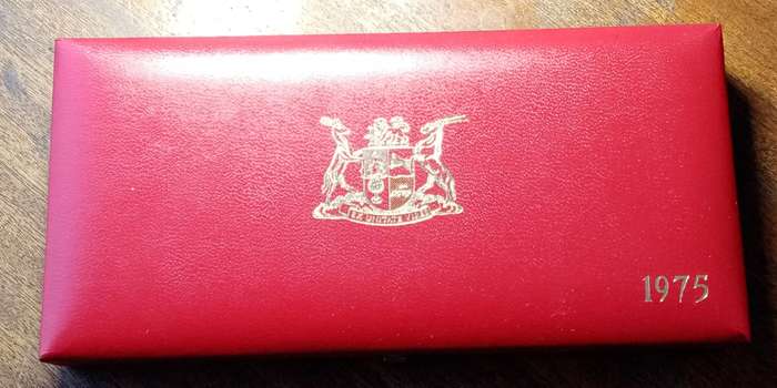 Partial 1975 proof set in red box (50c-1/2c)