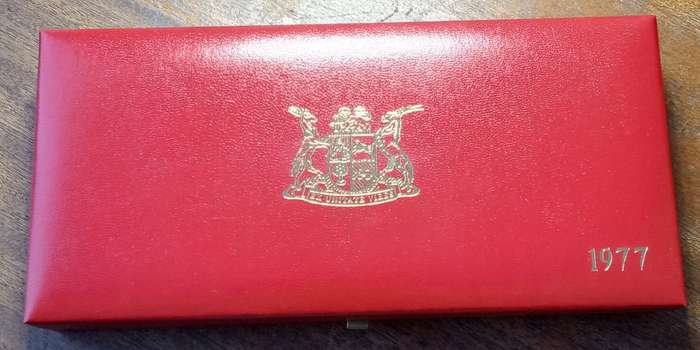 1977 Partial proof set in red box (50c-1/2c).