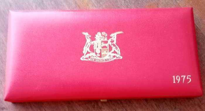 1975 Partial proof set in red box (50c-1/2c).