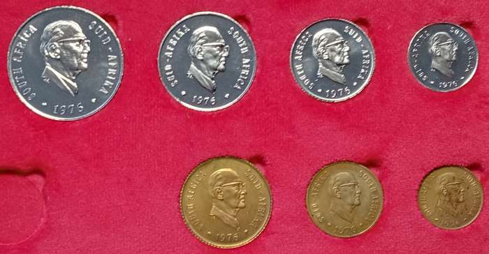 Partial 1976 proof set (50c-1/2c) in red box