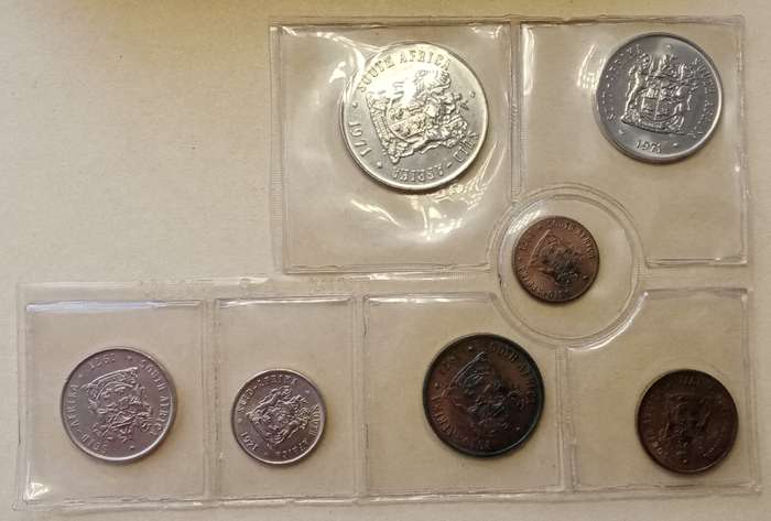 Partial 1971 uncirculated Mint pack (50c-1/2c) with scarcer 1/2c