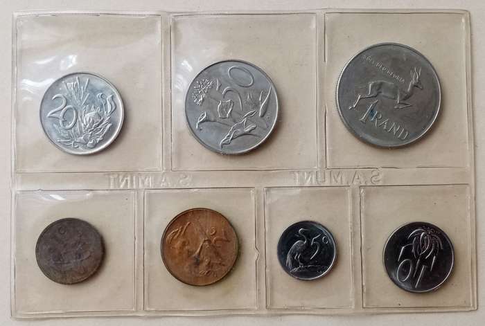 1981 Uncirculated Mint set (R1-1c) mintage: 10000