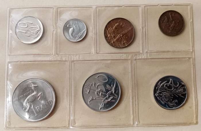 Nice 1984 uncirculated Mint set (R1-1c) mintage: 13875