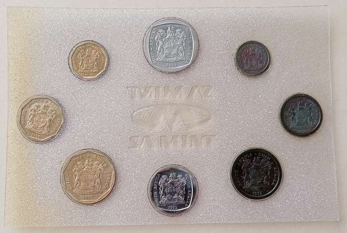 1992 Uncirculated Mint coin set (R2-1c) mintage: 15087