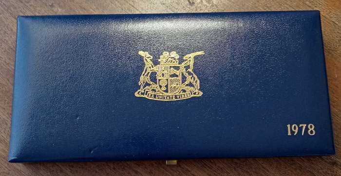 Nice 1978 Republic short proof set with silver R1 (mintage: 7000).