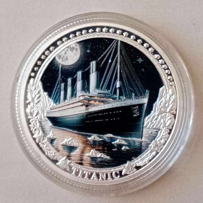 Titanic commemorative novelty coin - Silver colour (40mm)