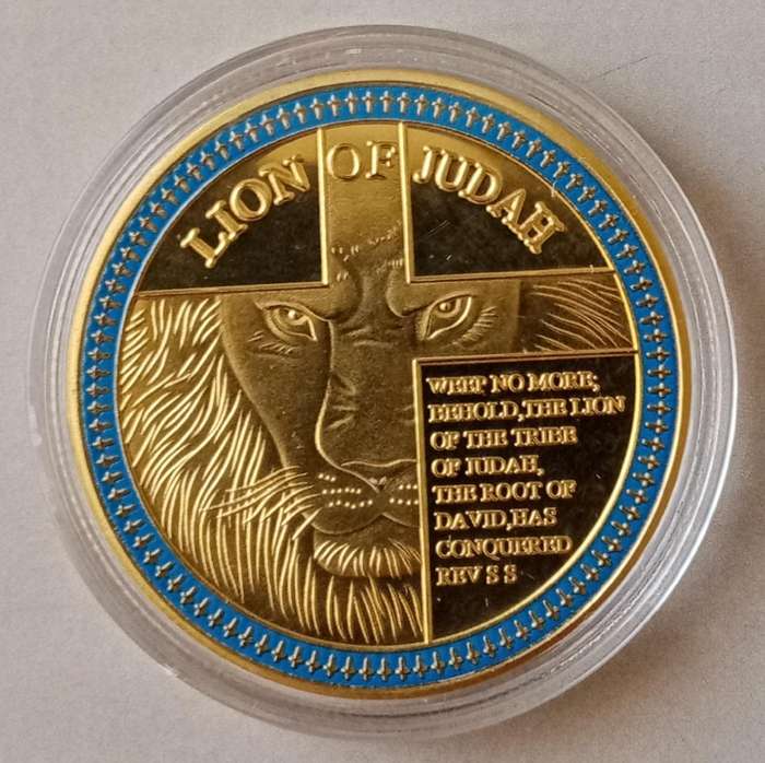 Lion of Judah commemorative novelty coin with cross and scripture design - (40mm)